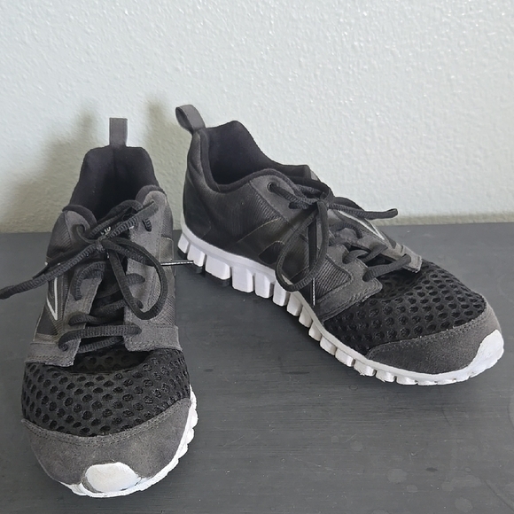 Reebok Realflex Black Sneakers Size 8 - Picture 1 of 8